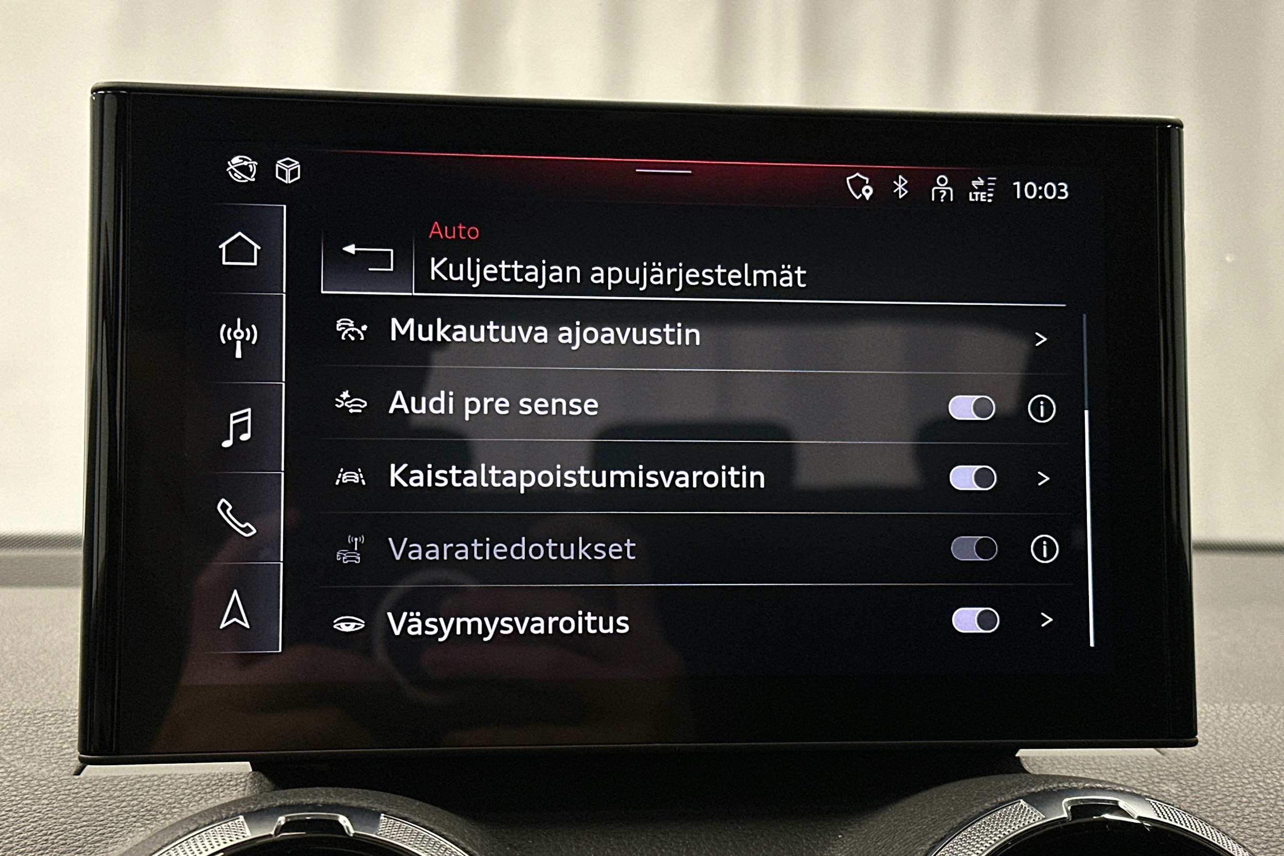 sininen Audi Q2 2024 kuva 24.