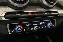 sininen Audi Q2 2024 kuva 26.