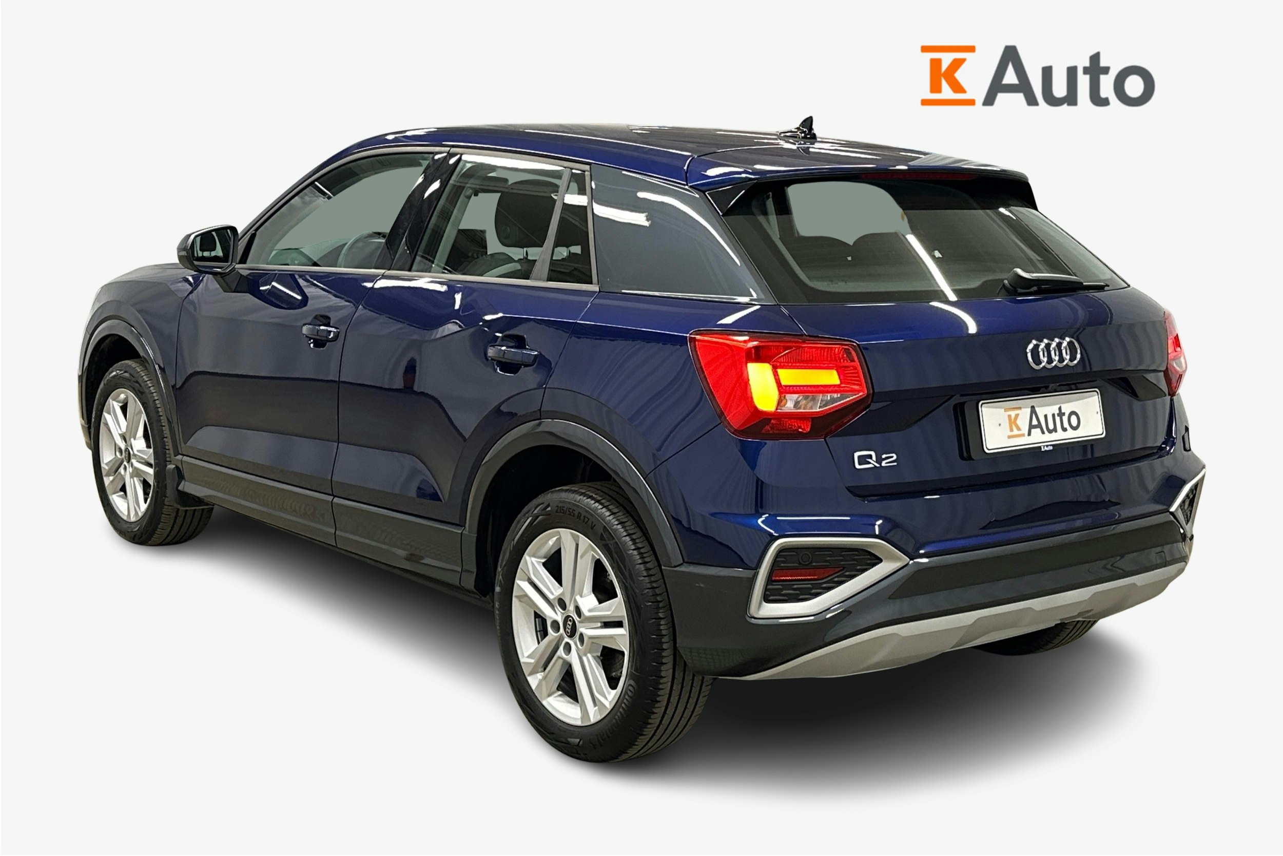 sininen Audi Q2 2024 kuva 2.