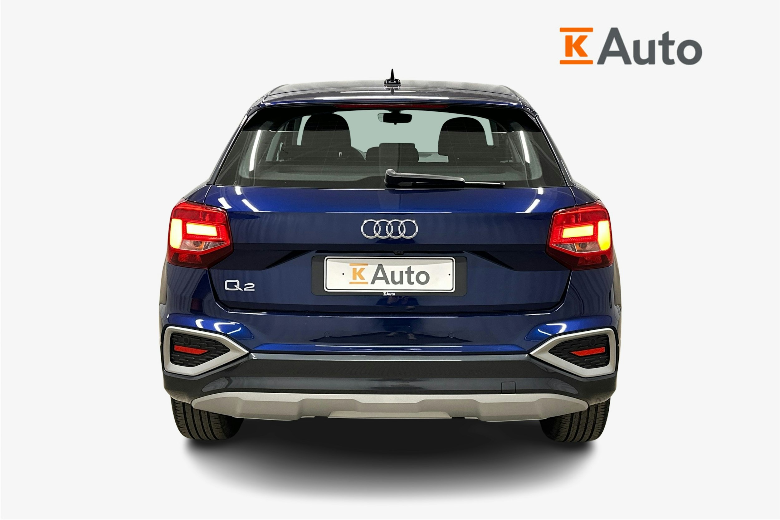 sininen Audi Q2 2024 kuva 3.