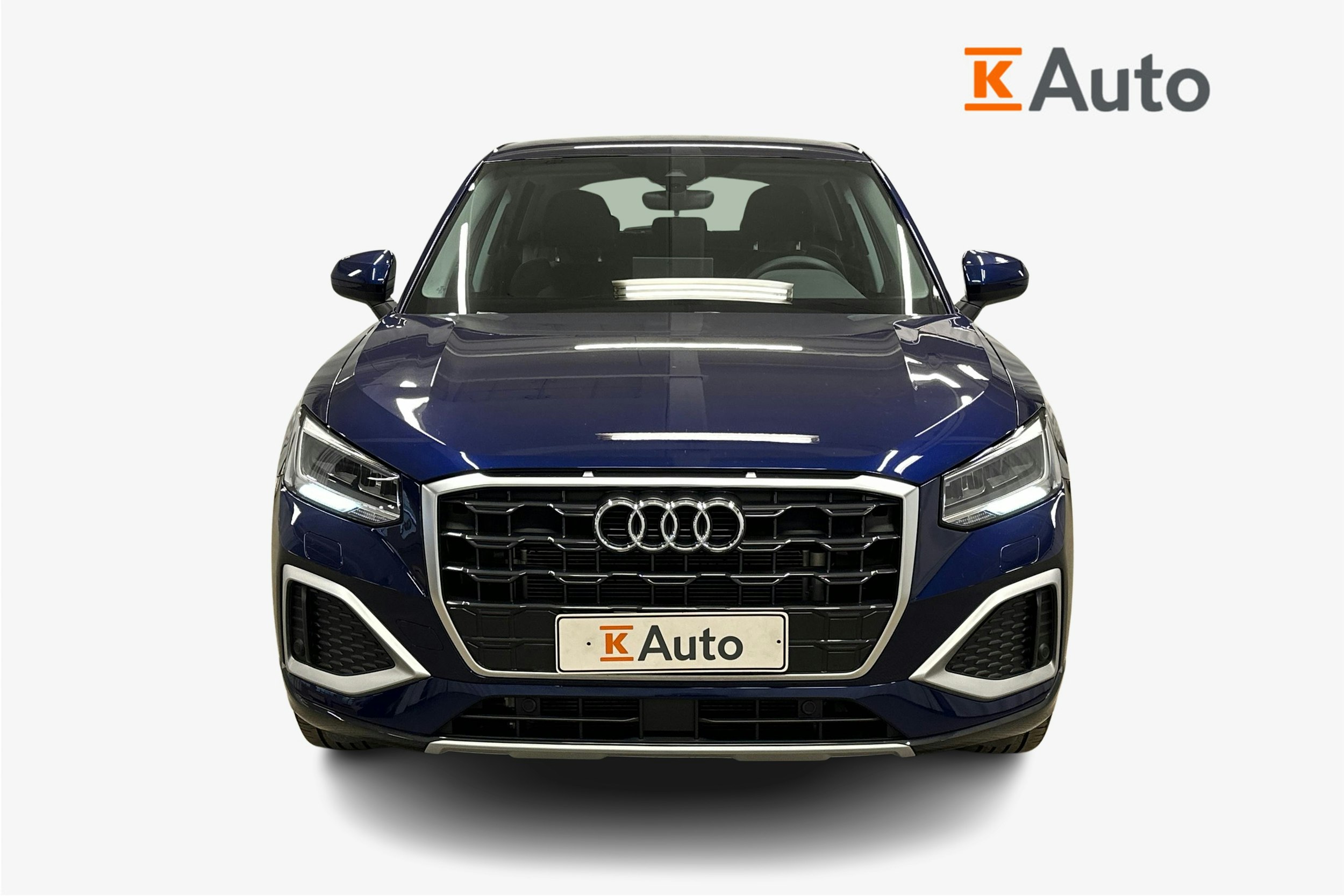 sininen Audi Q2 2024 kuva 5.