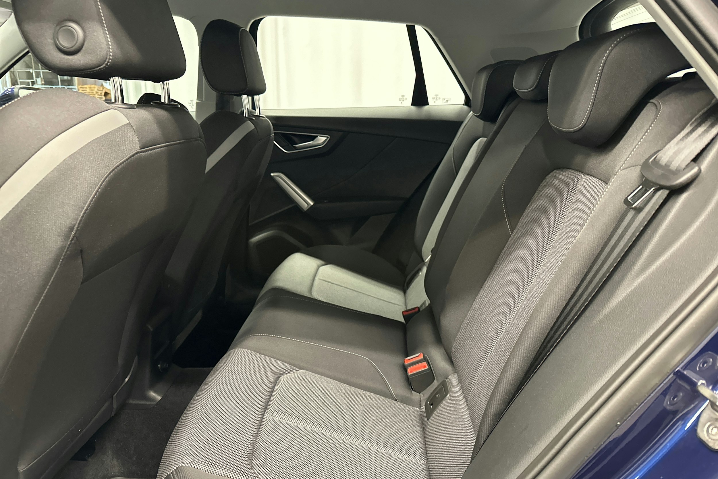 sininen Audi Q2 2024 kuva 10.