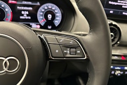 sininen Audi Q2 2024 kuva 15.