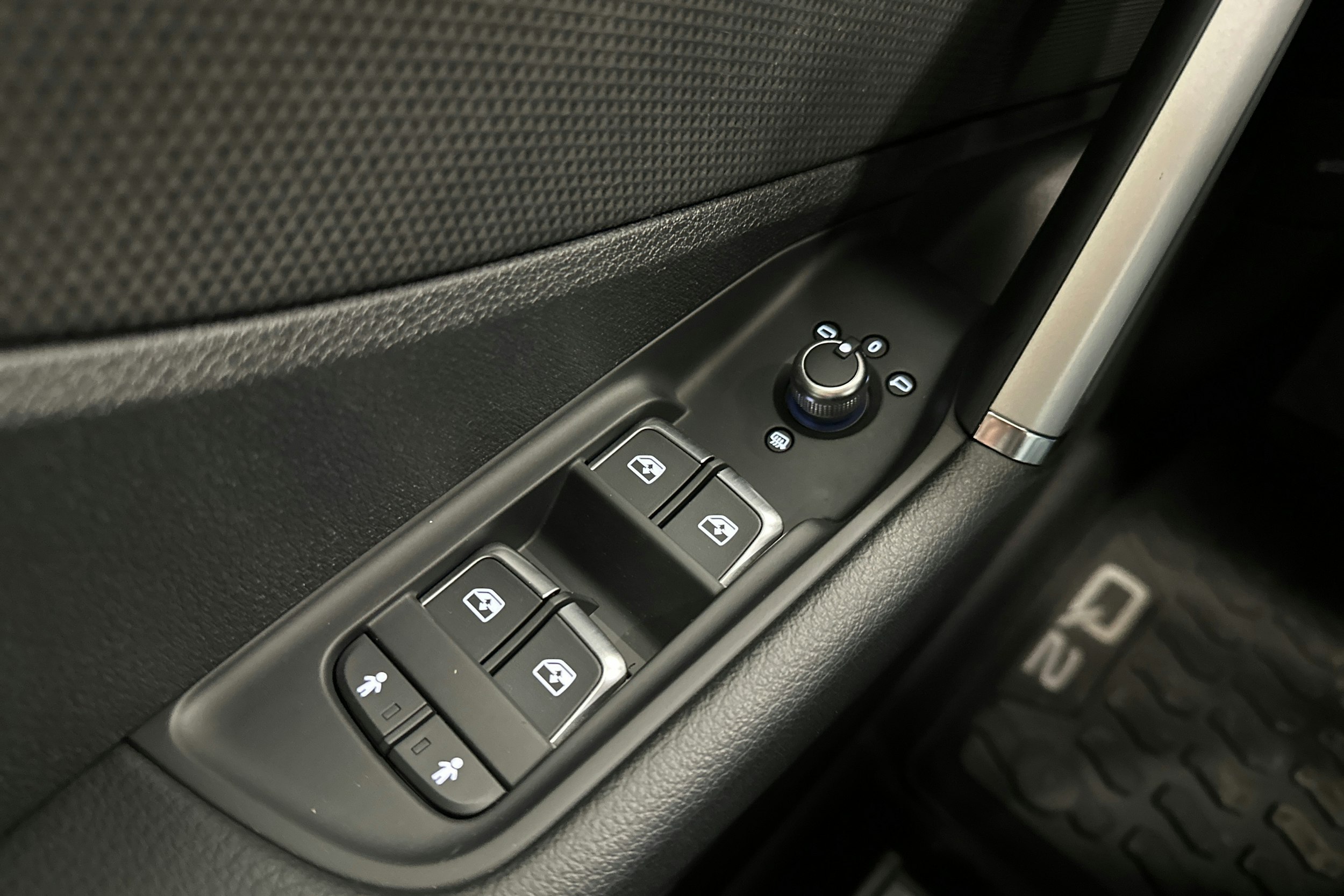sininen Audi Q2 2024 kuva 17.