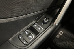 sininen Audi Q2 2024 kuva 17.