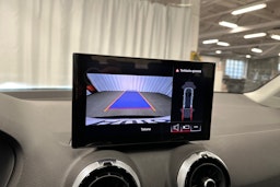 sininen Audi Q2 2024 kuva 18.