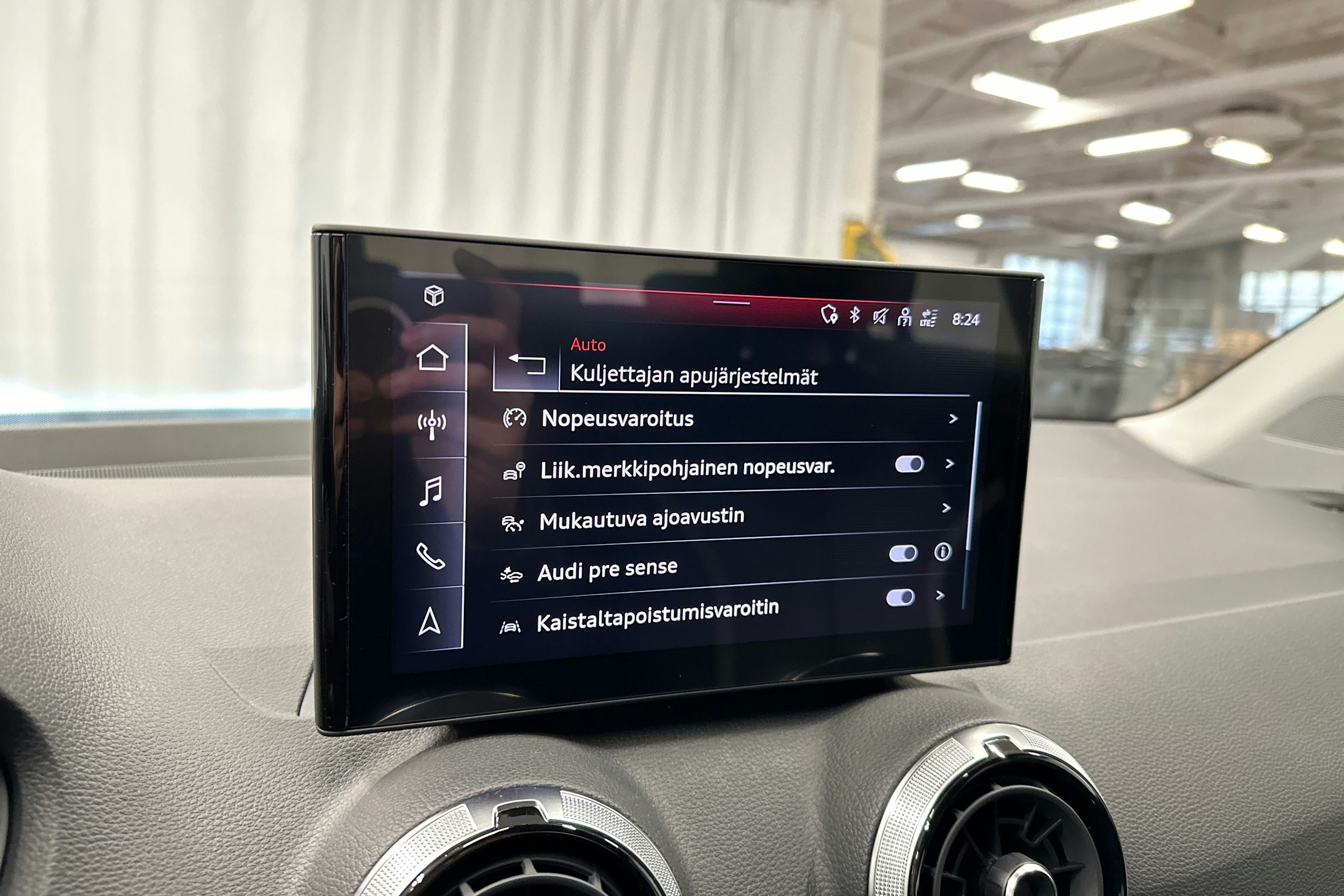 sininen Audi Q2 2024 kuva 20.