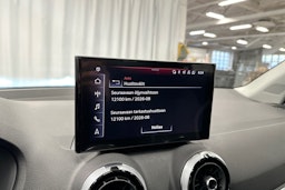 sininen Audi Q2 2024 kuva 21.