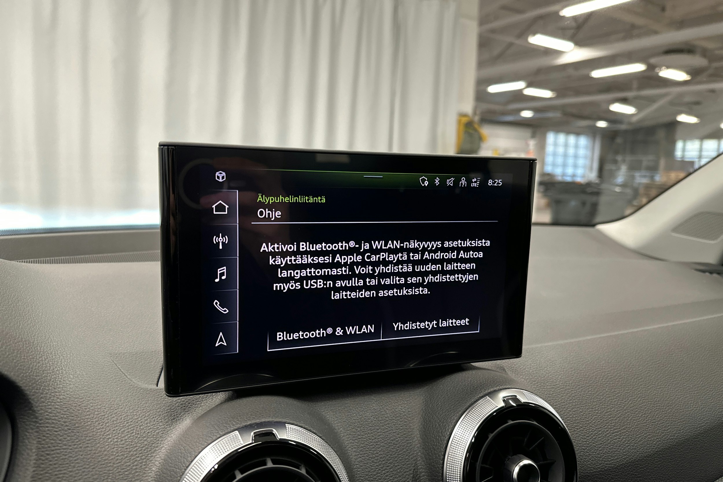 sininen Audi Q2 2024 kuva 22.