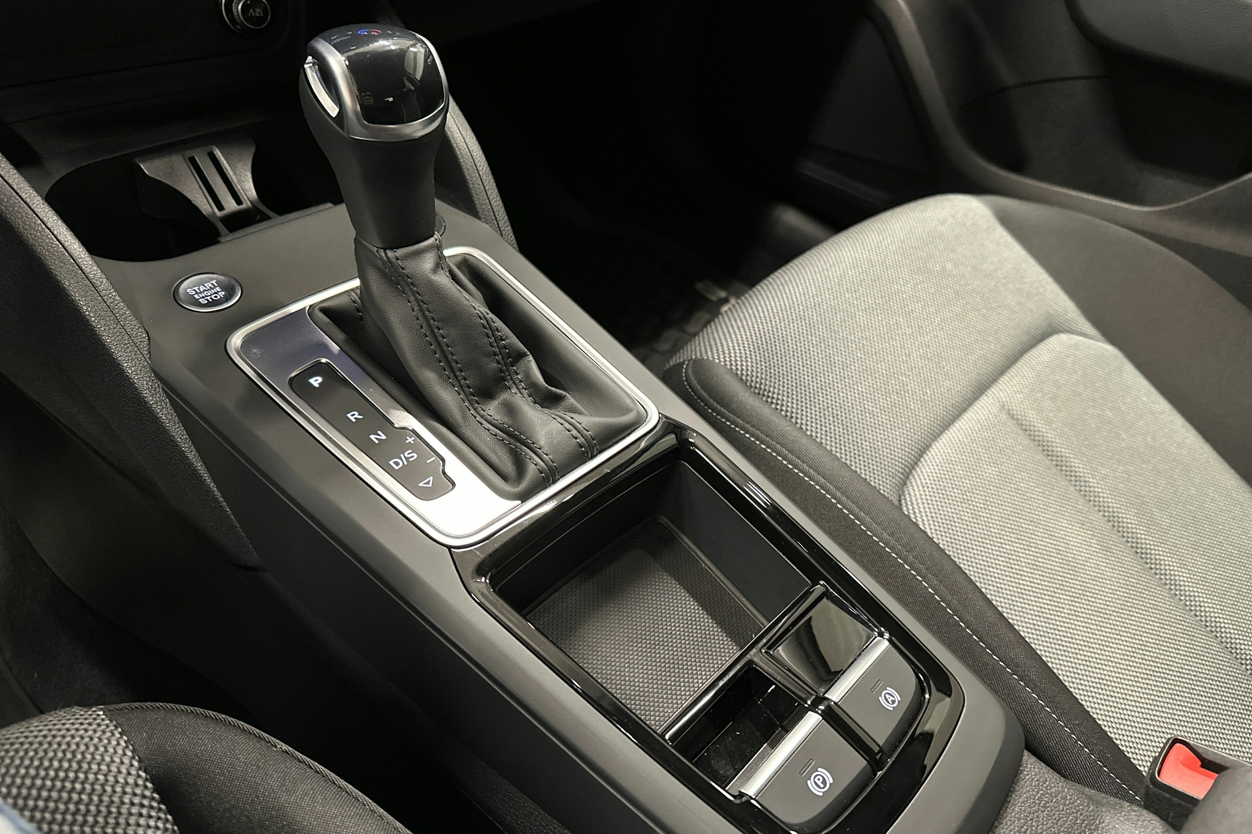 sininen Audi Q2 2024 kuva 24.