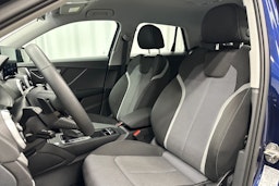 sininen Audi Q2 2024 kuva 25.