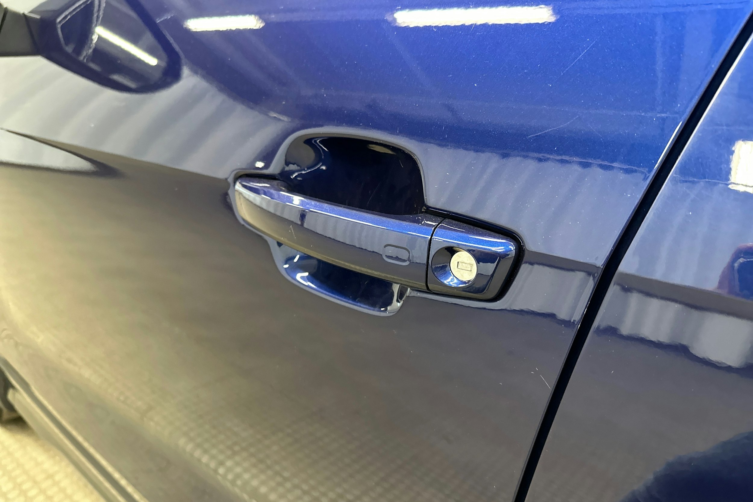 sininen Audi Q2 2024 kuva 27.