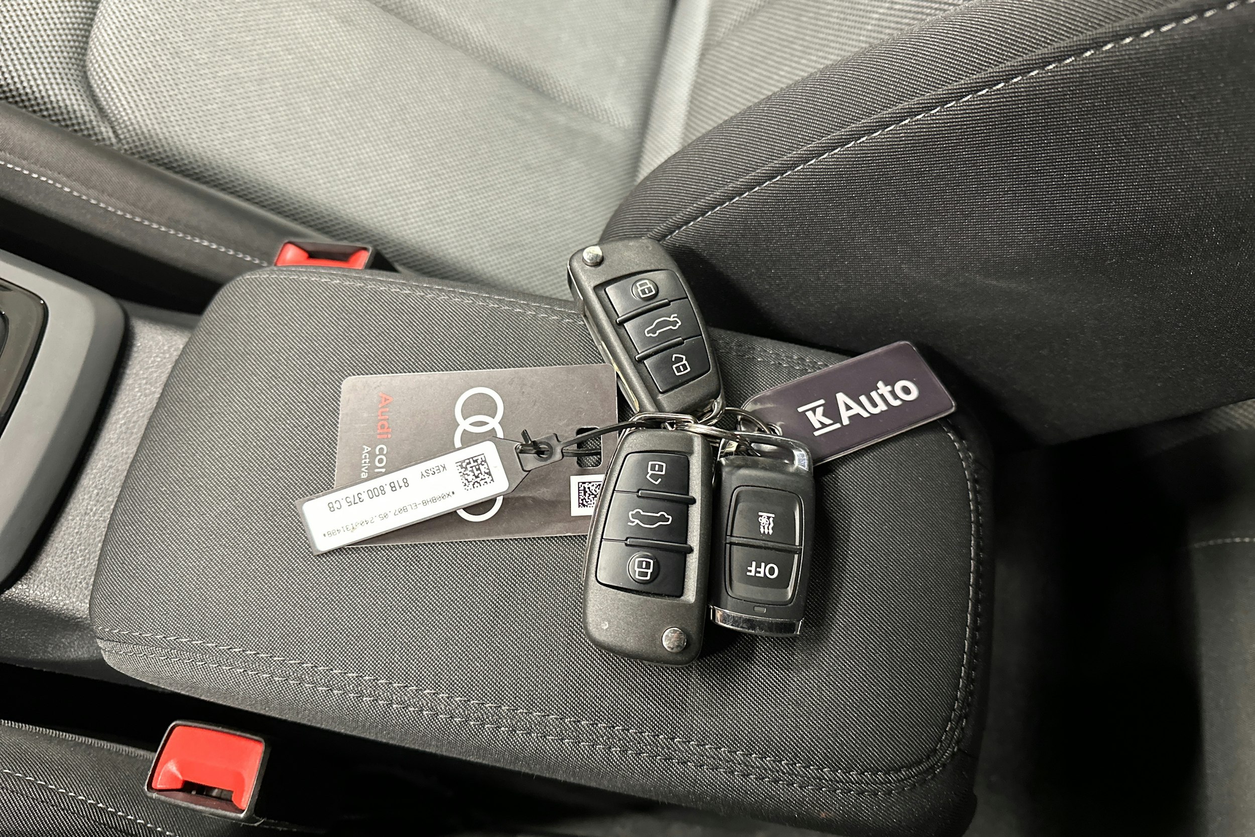 sininen Audi Q2 2024 kuva 28.