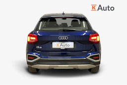 sininen Audi Q2 2024 kuva 4.