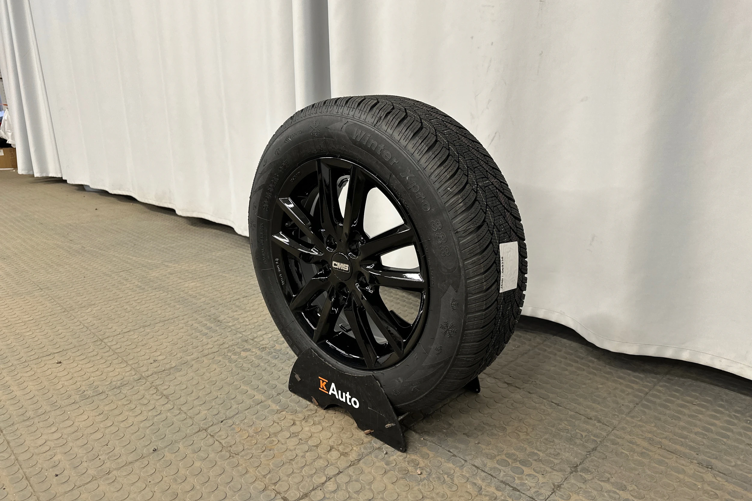 sininen Audi Q2 2024 kuva 13.