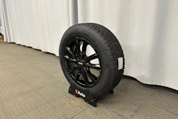 sininen Audi Q2 2024 kuva 13.