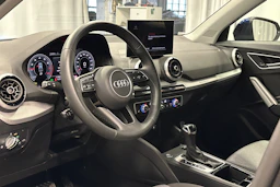 sininen Audi Q2 2024 kuva 15.