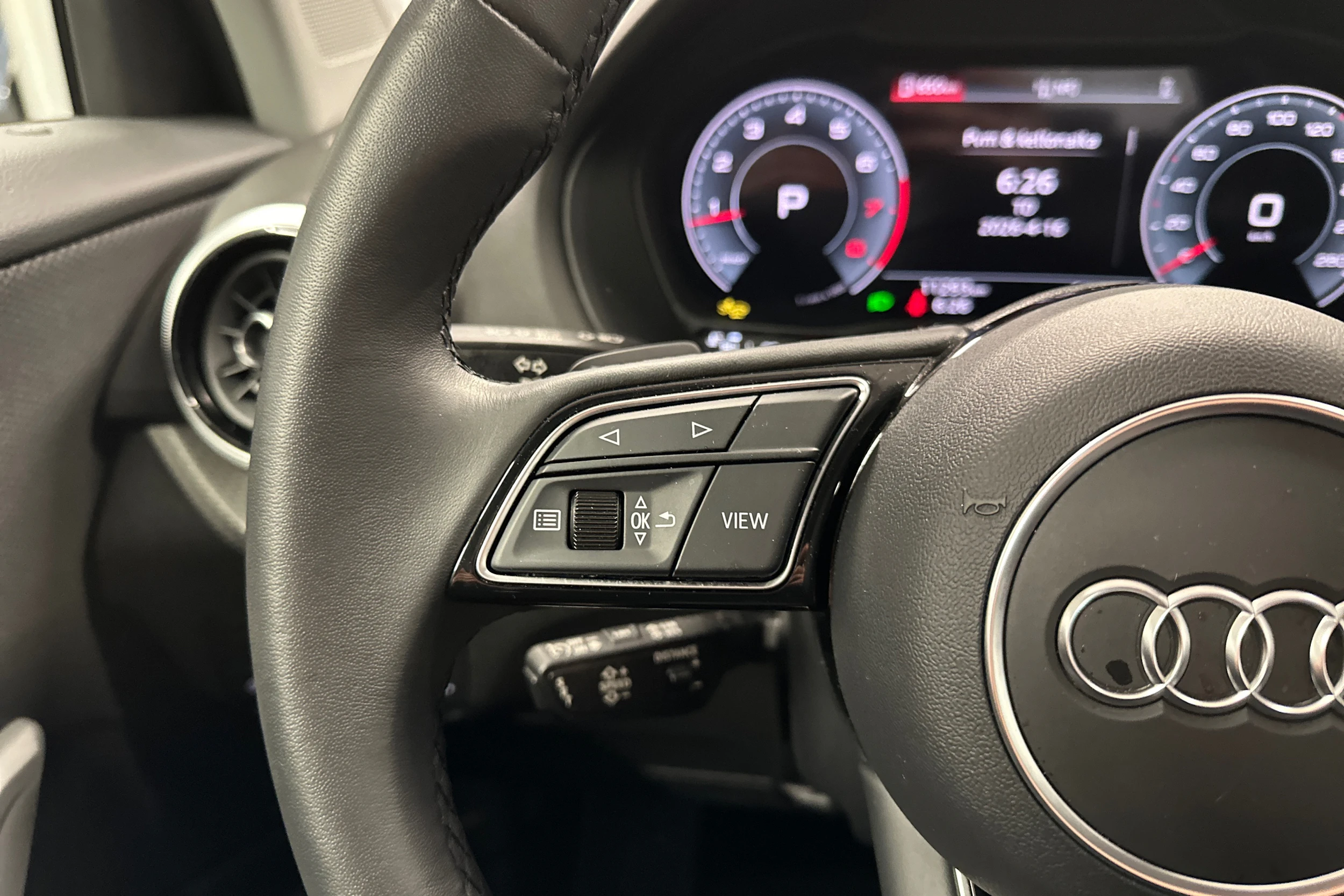 sininen Audi Q2 2024 kuva 17.