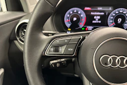 sininen Audi Q2 2024 kuva 17.