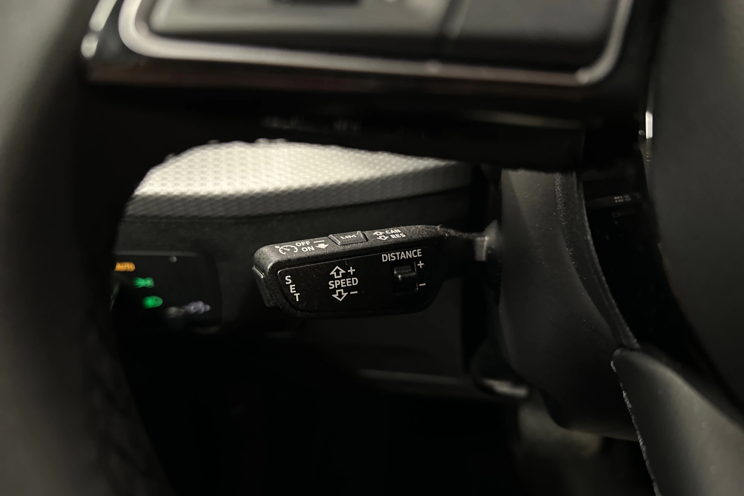 sininen Audi Q2 2024 kuva 19.