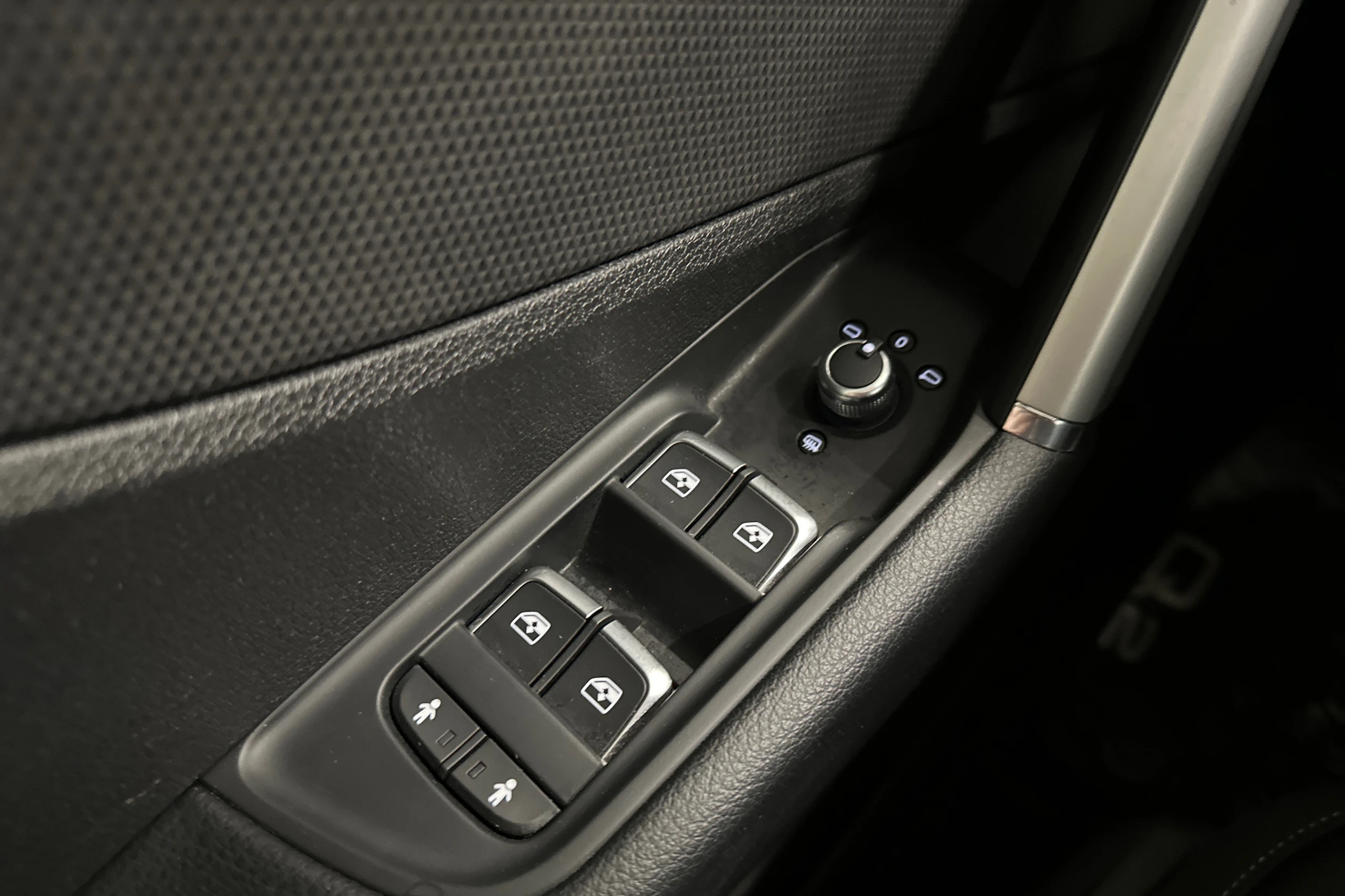 sininen Audi Q2 2024 kuva 20.