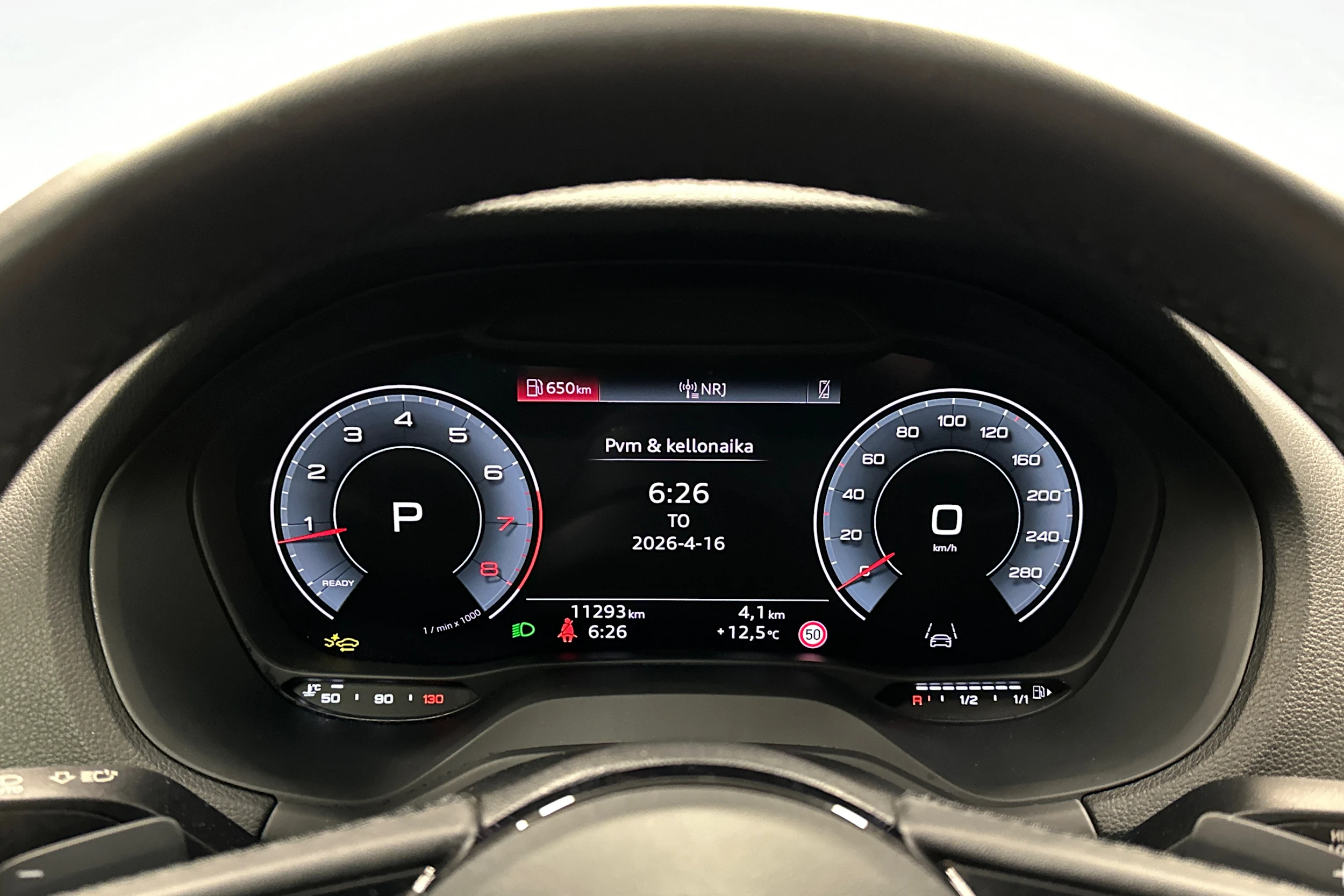 sininen Audi Q2 2024 kuva 21.