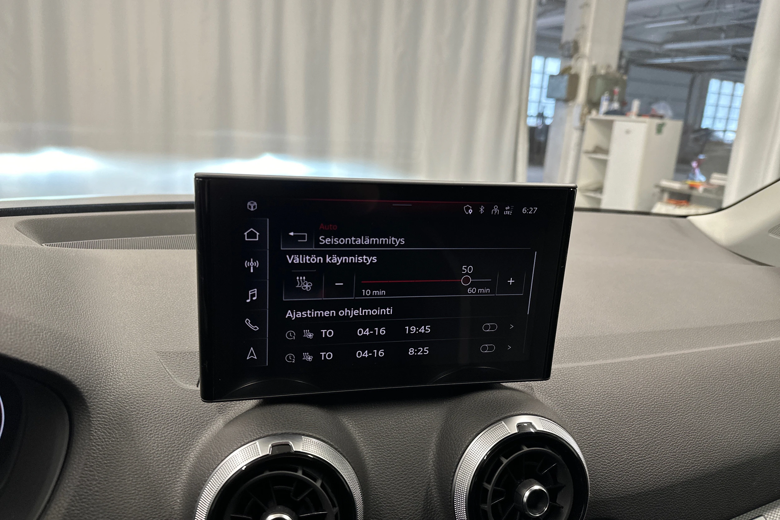 sininen Audi Q2 2024 kuva 24.