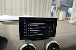 sininen Audi Q2 2024 kuva 25.