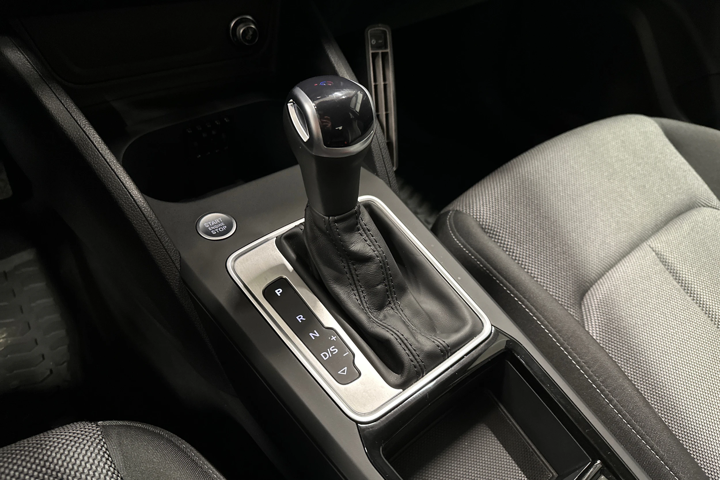 sininen Audi Q2 2024 kuva 27.