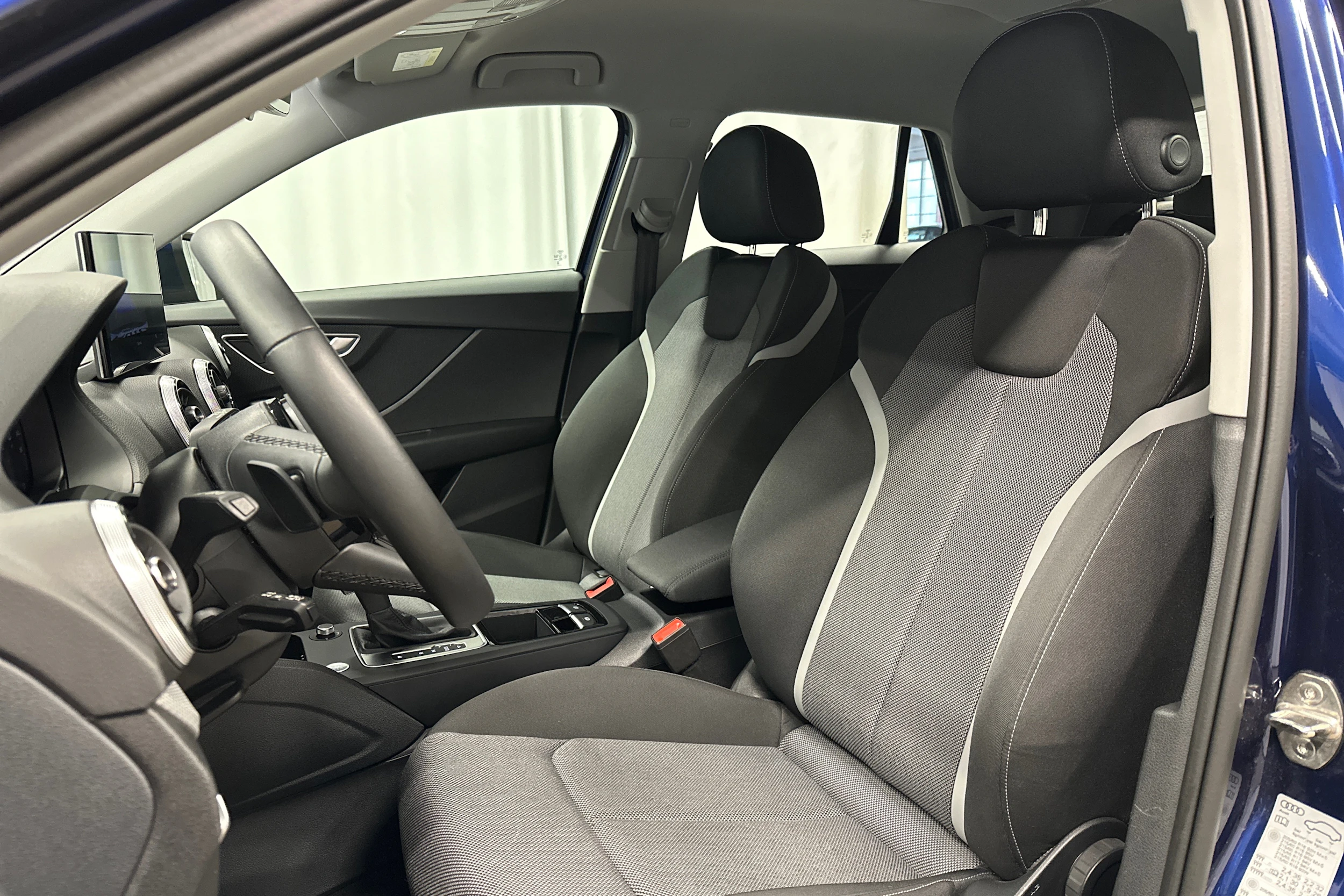 sininen Audi Q2 2024 kuva 29.