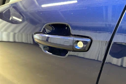 sininen Audi Q2 2024 kuva 31.