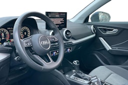 sininen Audi Q2 2024 kuva 3.