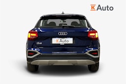 sininen Audi Q2 2024 kuva 3.
