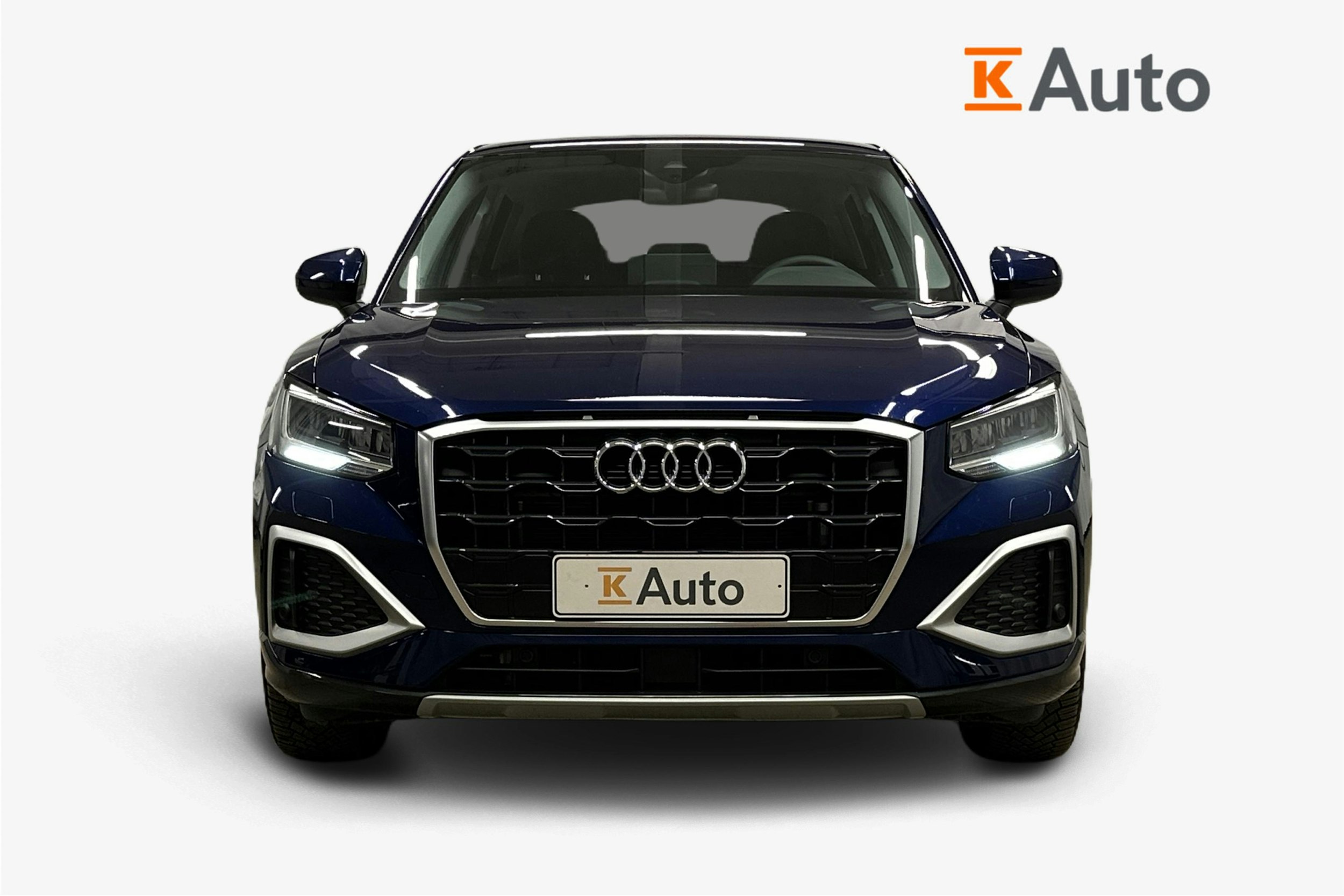 sininen Audi Q2 2024 kuva 5.