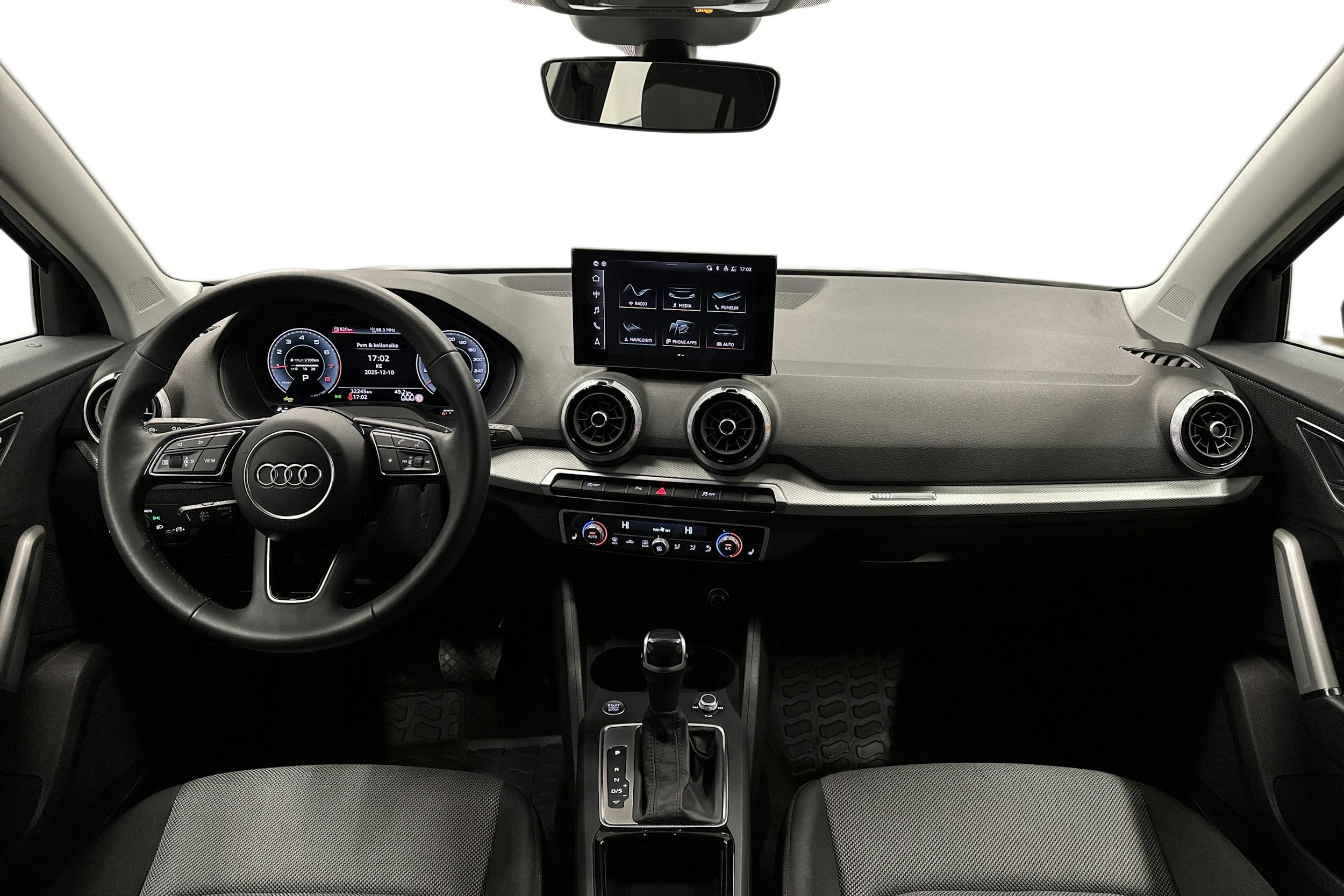 sininen Audi Q2 2024 kuva 9.