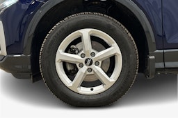 sininen Audi Q2 2024 kuva 11.