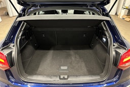 sininen Audi Q2 2024 kuva 14.