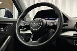 sininen Audi Q2 2024 kuva 16.