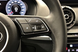 sininen Audi Q2 2024 kuva 18.