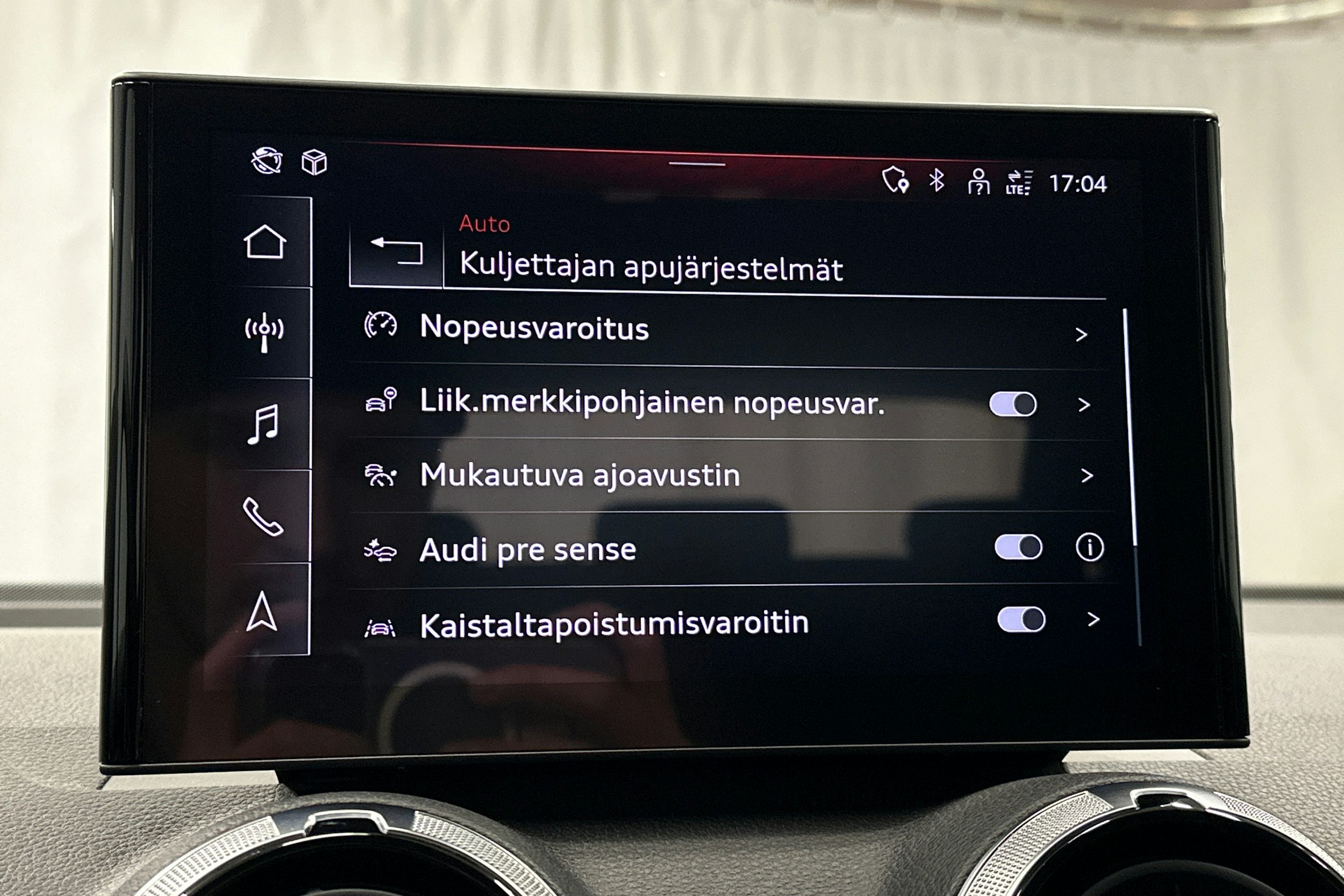 sininen Audi Q2 2024 kuva 23.