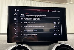 sininen Audi Q2 2024 kuva 24.