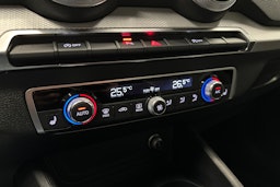 sininen Audi Q2 2024 kuva 26.