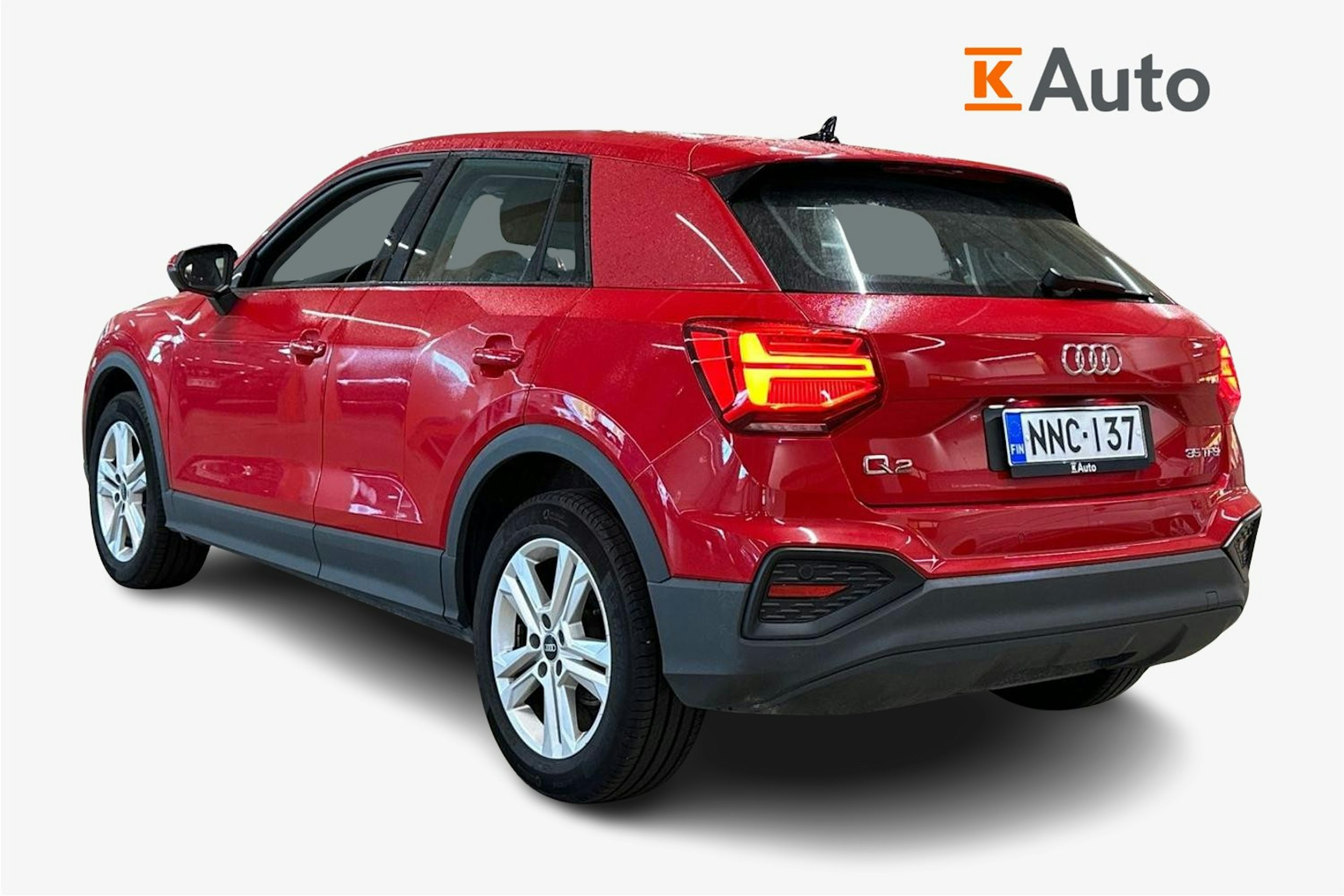 punainen Audi Q2 2024 kuva 2.