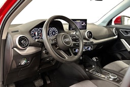 punainen Audi Q2 2024 kuva 3.