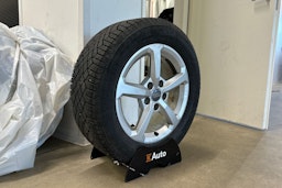 punainen Audi Q2 2024 kuva 13.