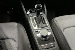 punainen Audi Q2 2024 kuva 22.