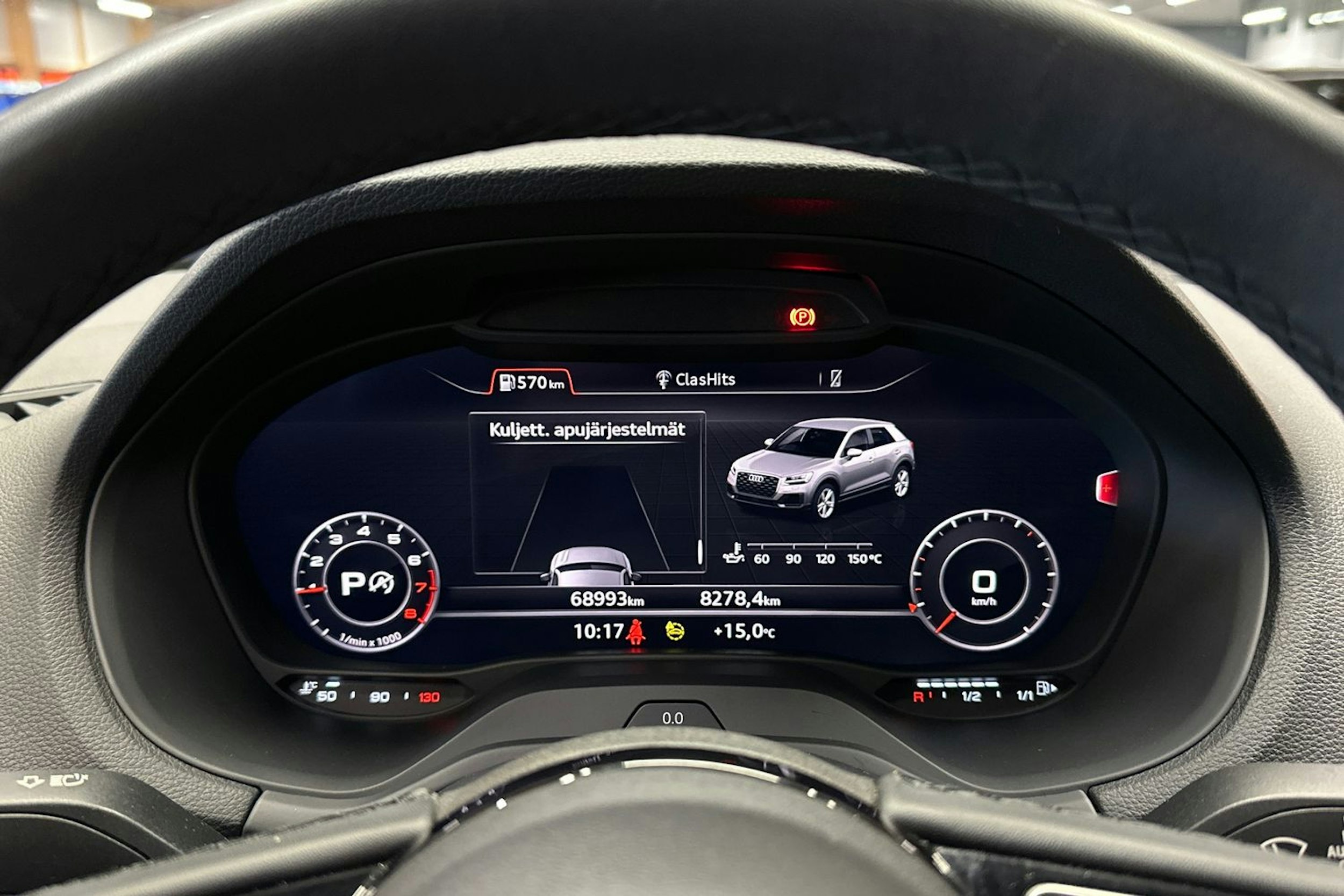 punainen Audi Q2 2024 kuva 23.