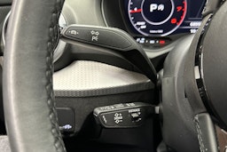 punainen Audi Q2 2024 kuva 24.