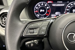punainen Audi Q2 2024 kuva 26.