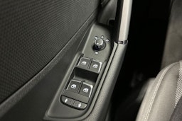 punainen Audi Q2 2024 kuva 29.